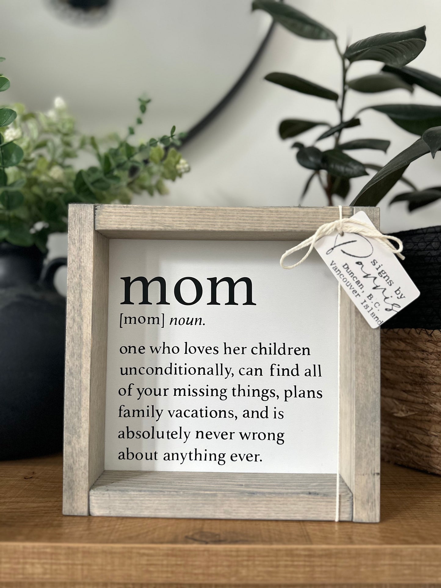 Mom noun