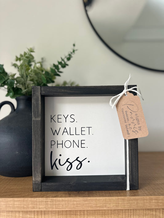 Keys wallet phone kiss